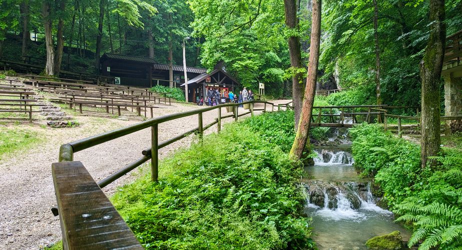 Grot Pekel in de mooie natuur Grot Pekel in de mooie natuur